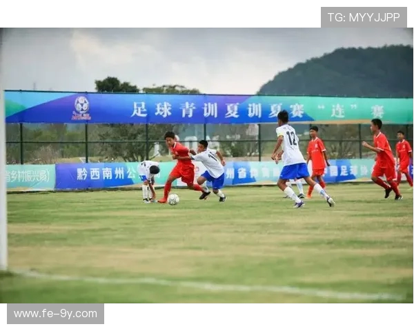 围绕足球谁没挨过踢啊探讨赛场激情与成长背后那些动人故事瞬间录