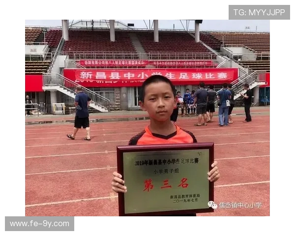 八中株洲足球队奋勇拼搏 助力校园体育文化发展再创新辉煌